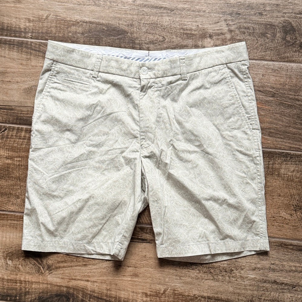 Ballin Tropical Leaf College Modern Fit Performance‎ 8" Shorts, Khaki, 36 (NWT)